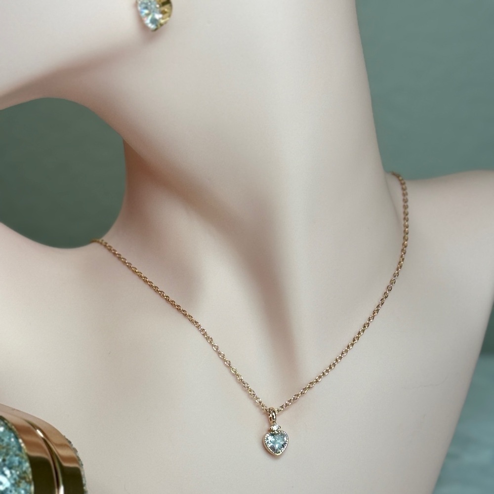 Minimalist Gold Heart Pendant Necklace With Cubic Zirconia - Picture 5 of 9